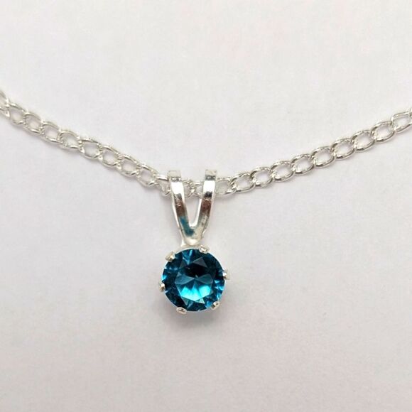 NWOT Blue Stone Pendant on 16" Silver Tone Chain - Picture 1 of 5
